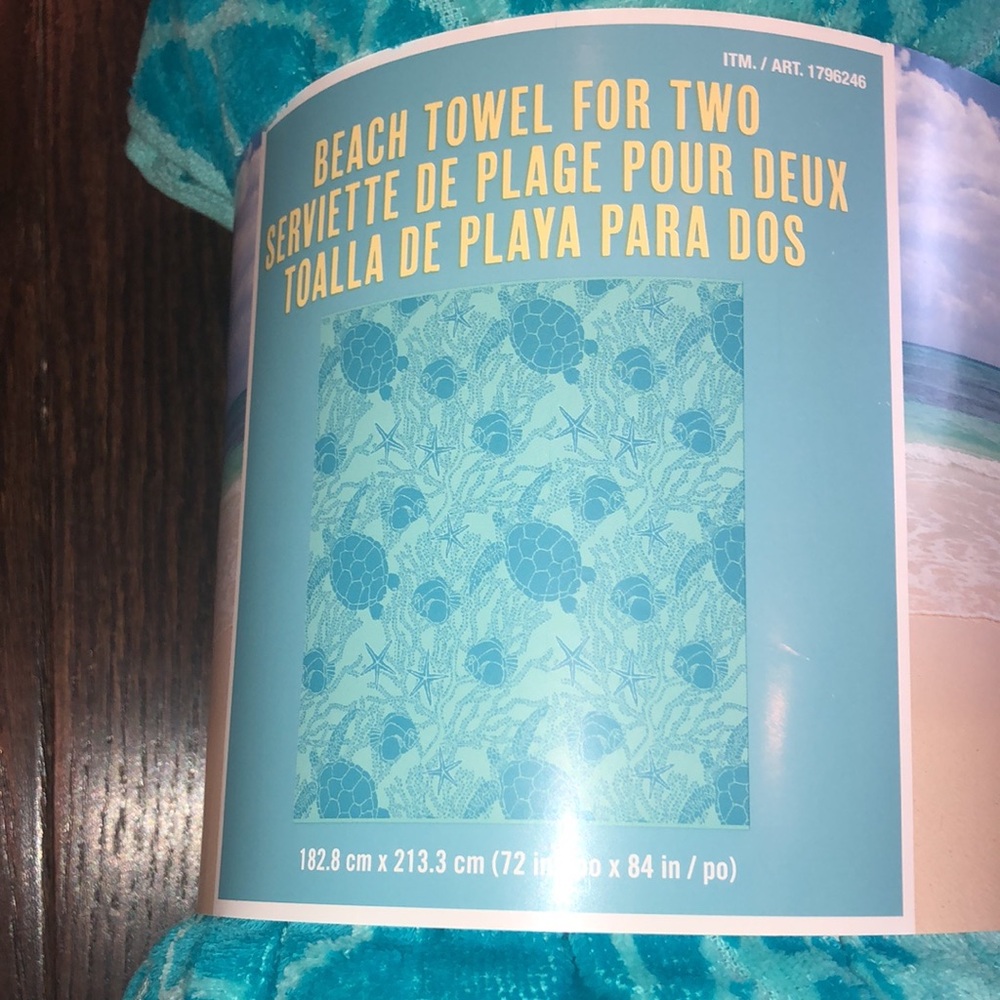 Beach towel for two turquoise turtle print new in package - Picture 2 of 4